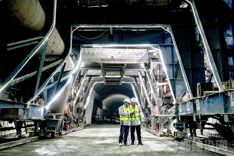 檀木港隧道施工现场